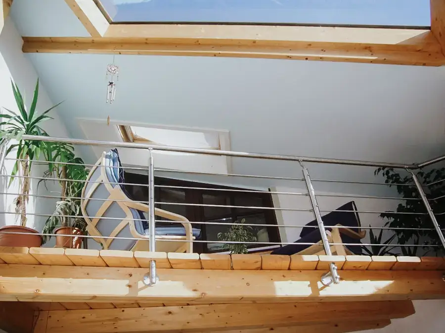 Galerie aus Holz im Wohnbereich – stilvoller Innenausbau von RM Holzbau