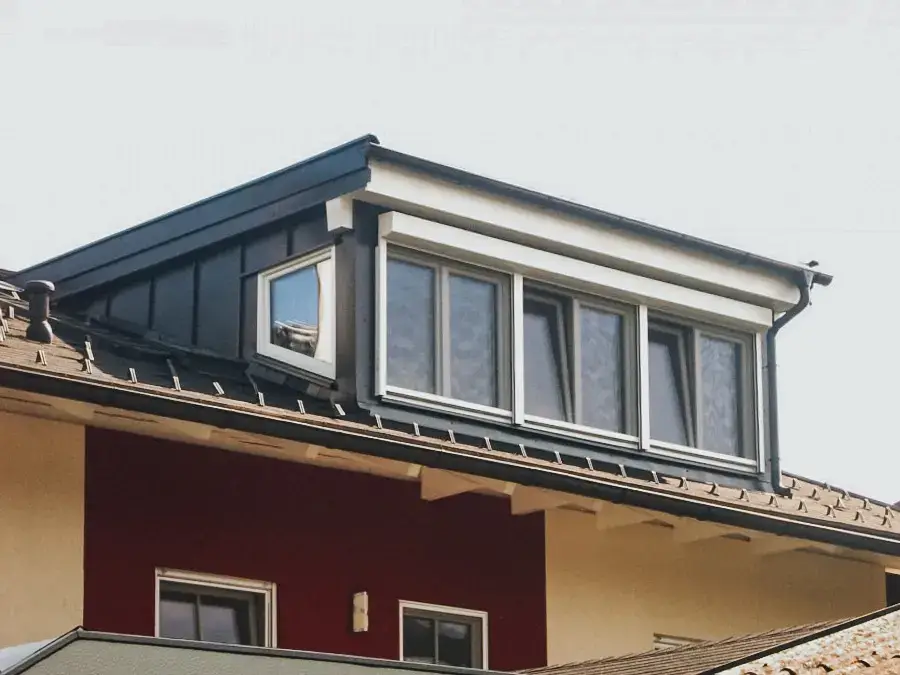 Erweiterter Innenraum mit hochwertigem Holz – umgesetzt durch RM Holzbau