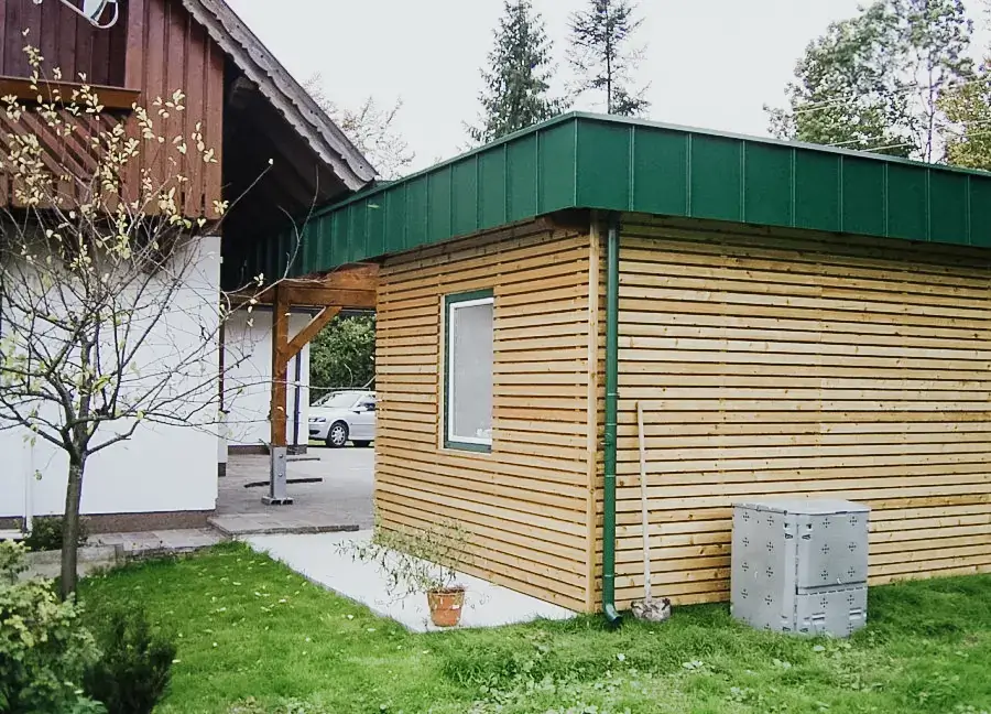 Modernes Carport mit Fenster – ästhetische und durchdachte Lösung von RM Holzbau